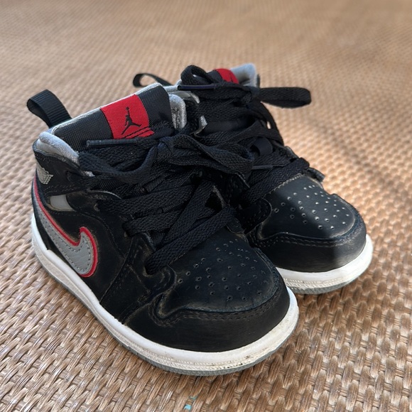 Air Jordan 1 Mid GS Black Particle Grey Shoes - Picture 3 of 7